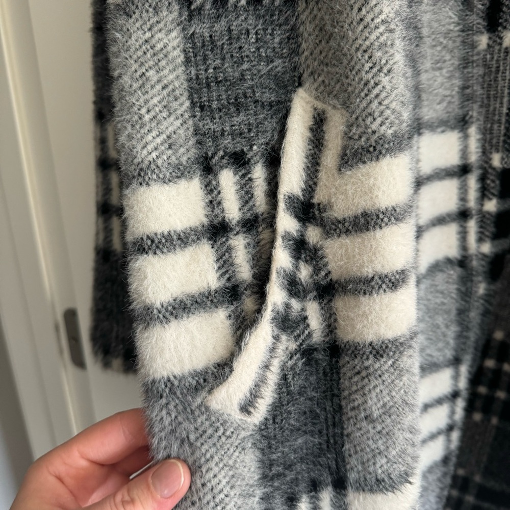 Plaid Long Coat in Black and White - Picture 8 of 10